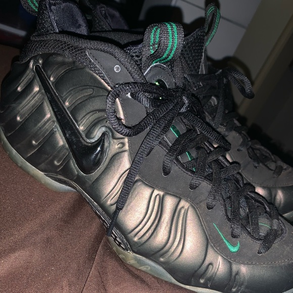 Foams Pearlescent Olive Green - Picture 2 of 2
